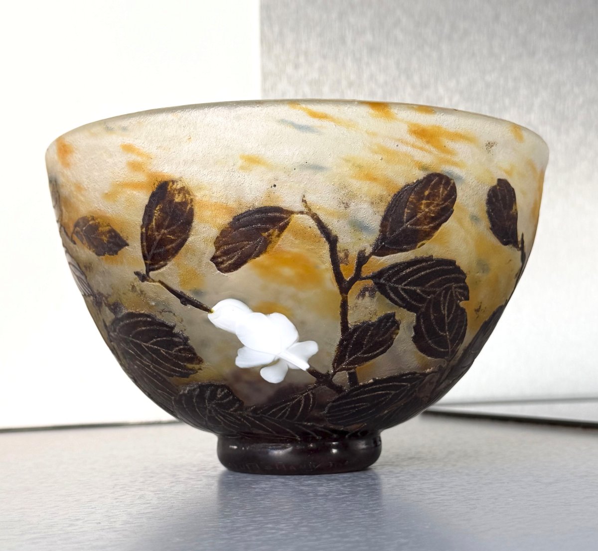 Large Art Nouveau "apple Blossoms" Bowl With Daum Nancy Inlays-photo-3
