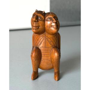 Carved Boxwood Snuff Box "crotteux" Siamese Twins, Early 19th Century