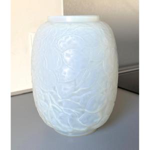 René Lalique "monnaie Du Pape" Art Deco Vase In Opalescent Glass