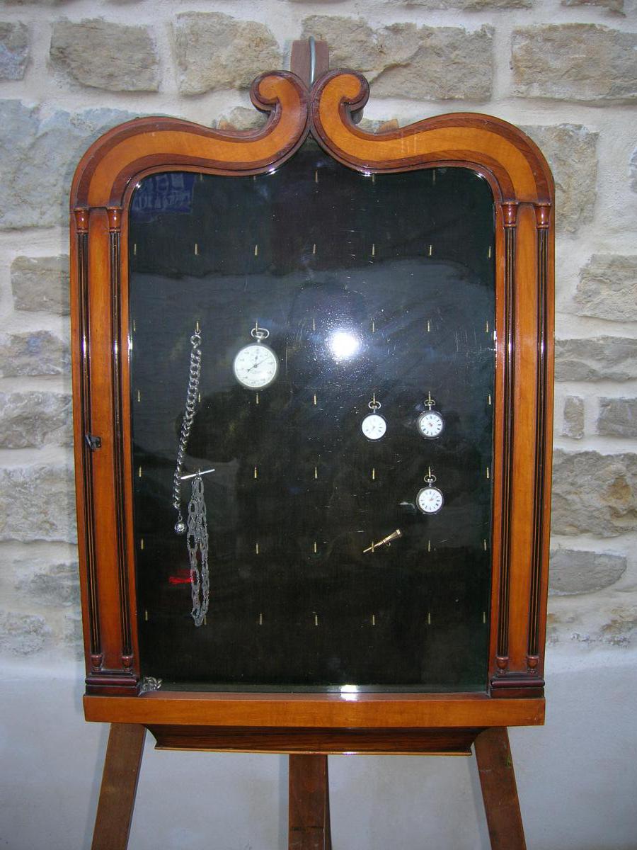 Vitrine Murale d'Horloger