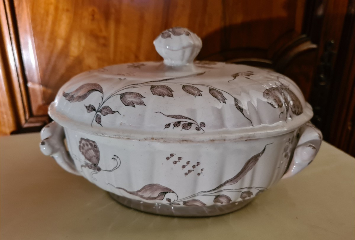 18th Century Boult Earthenware Tureen From Franche-comté