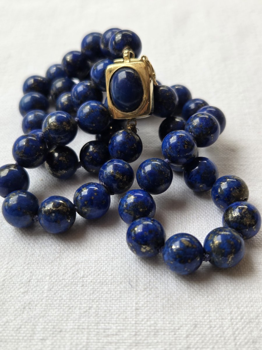 Collier de perles Lapis-lazulli monté sur or