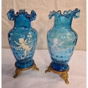 Paire De Vases Marie Grégory Sur Fond Bleu