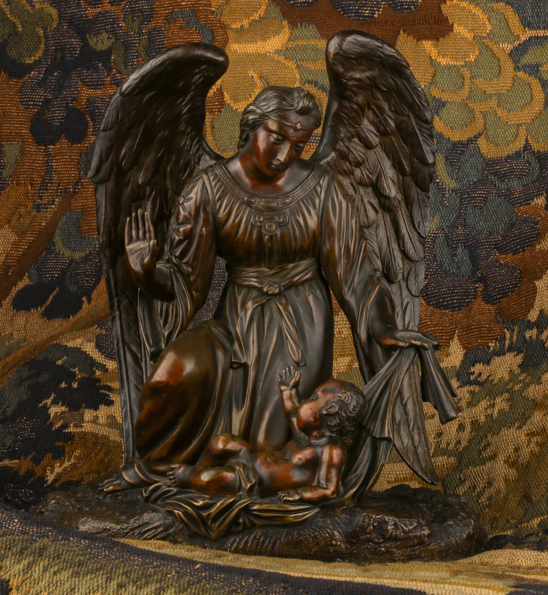 Ange agenouillé devant l'Enfant Jésus 