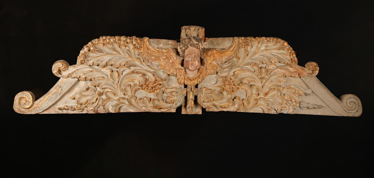 Important fronton de retable 