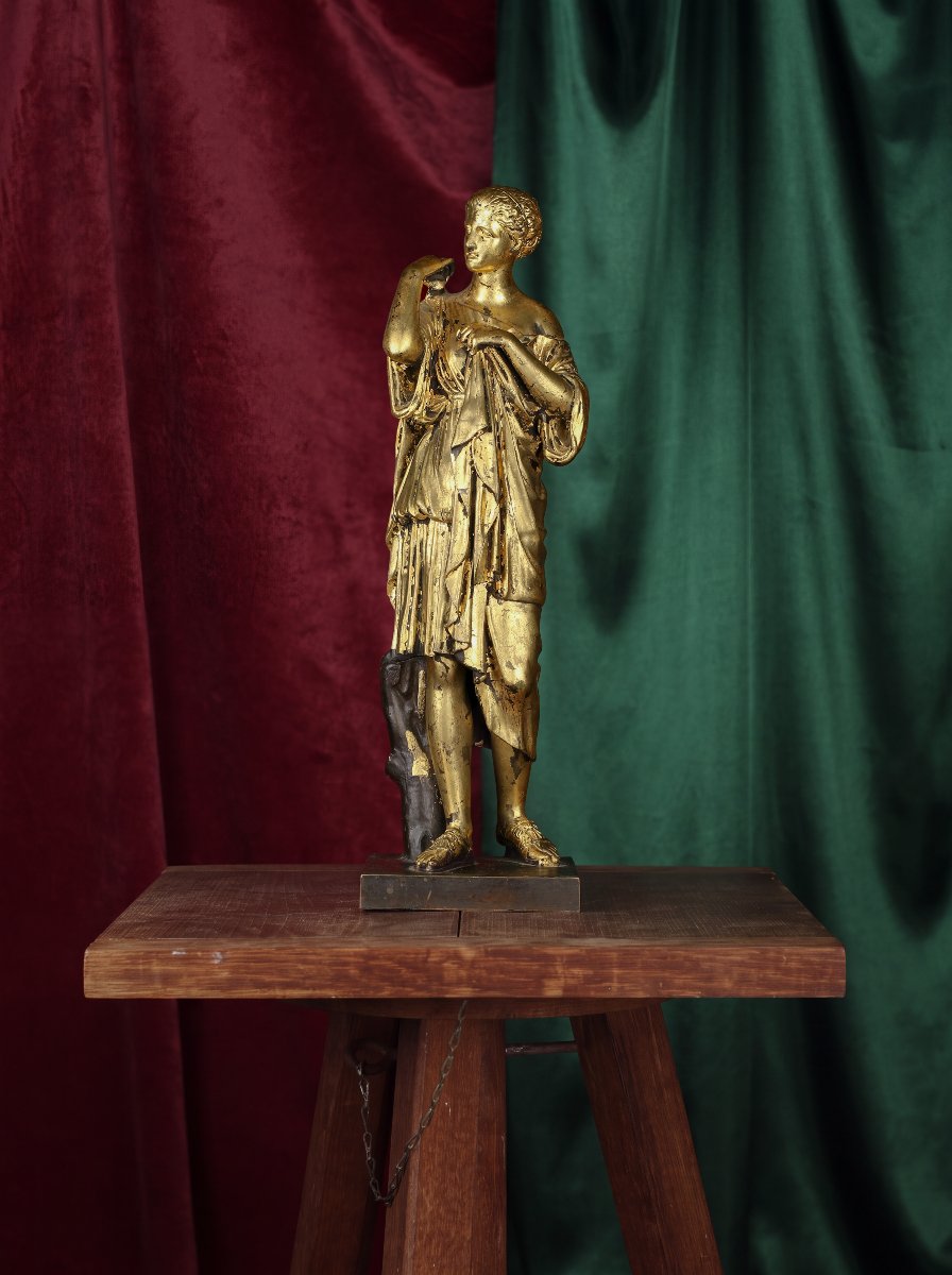 Figure en bronze présentant Diane de Gabies 