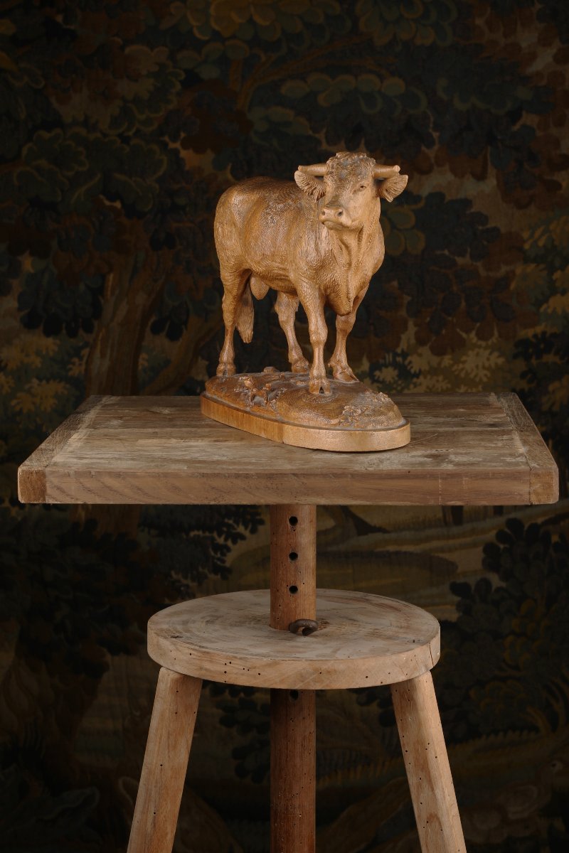 Taureau en noyer sculpté -photo-5