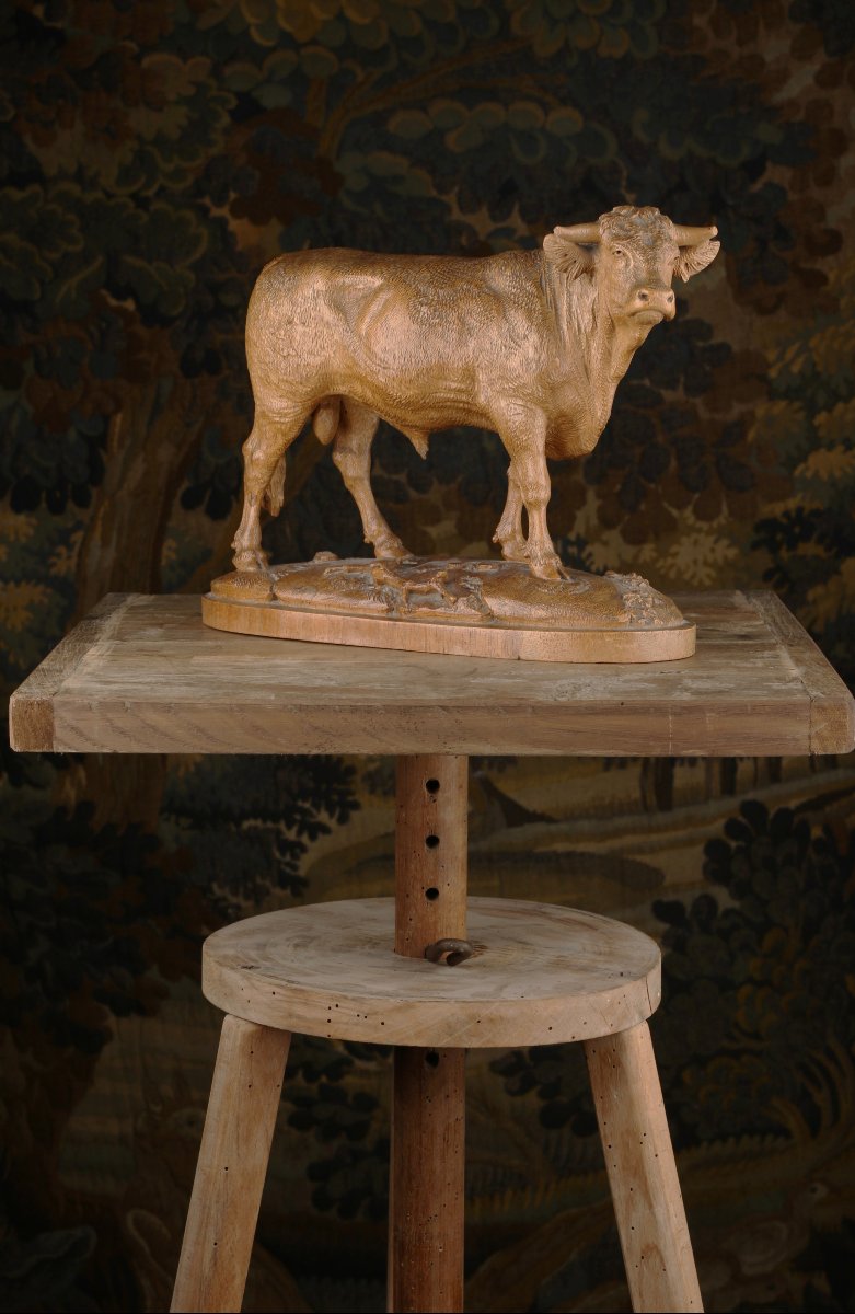 Taureau en noyer sculpté -photo-6