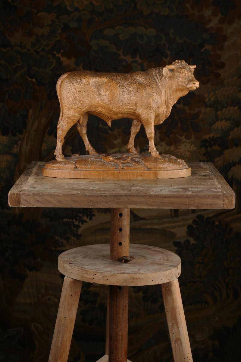 Taureau en noyer sculpté -photo-7