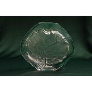 Vase en verre à décor de feuilles Lalique France