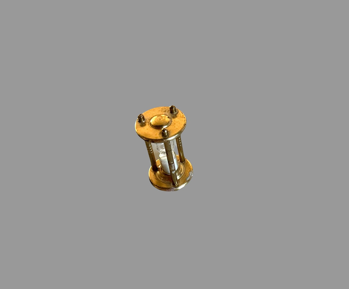 A Very Small Hourglass-photo-3