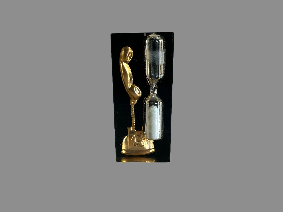 A Vintage Collectible Hourglass From The 50s/60s-photo-1