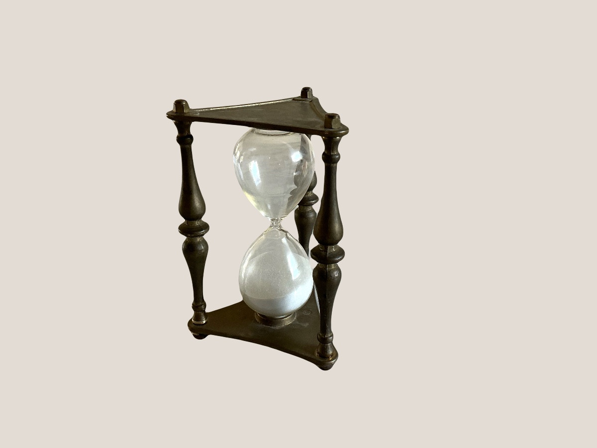 A 20th Century Bronze Hourglass-photo-3