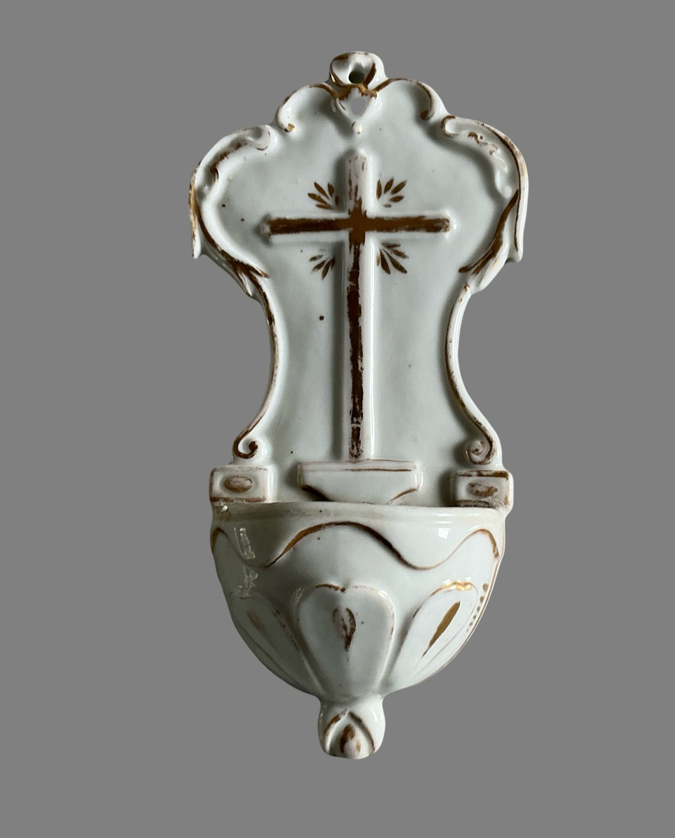 A 19th Century Porcelain Benitier-photo-3