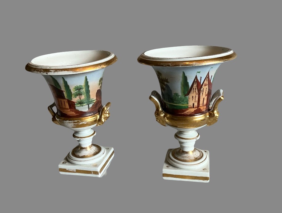 Paire de vases Medicis , en porcelaine vieux Paris , XIX  ième 