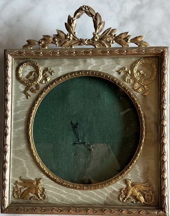Early 19th-century Empire-style Bronze Frame With A Round Opening.-photo-3