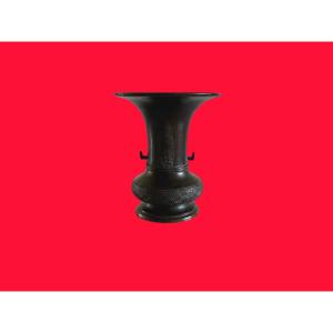 Vase balustre en bronze à long col