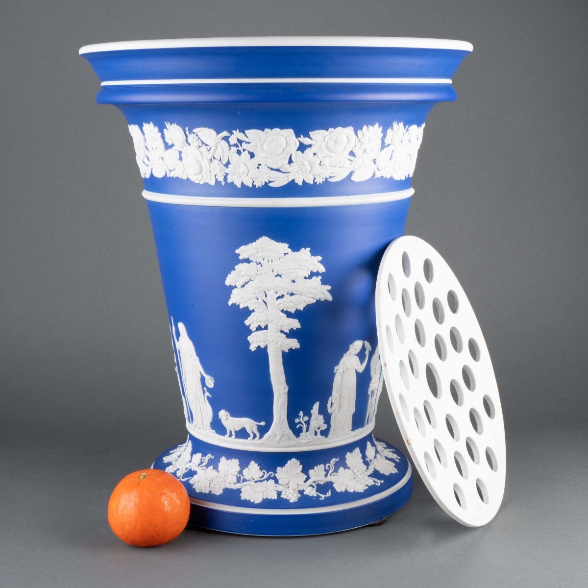 Jasperware Vase Signed Wedgwood, 19th Century -photo-3
