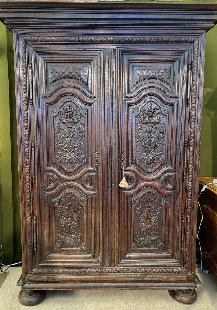 Petite armoire datée de la fin XVIIe siècle-photo-1