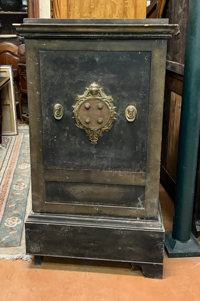 Coffre-fort avec serrures fonctionnant, XIXe siècle