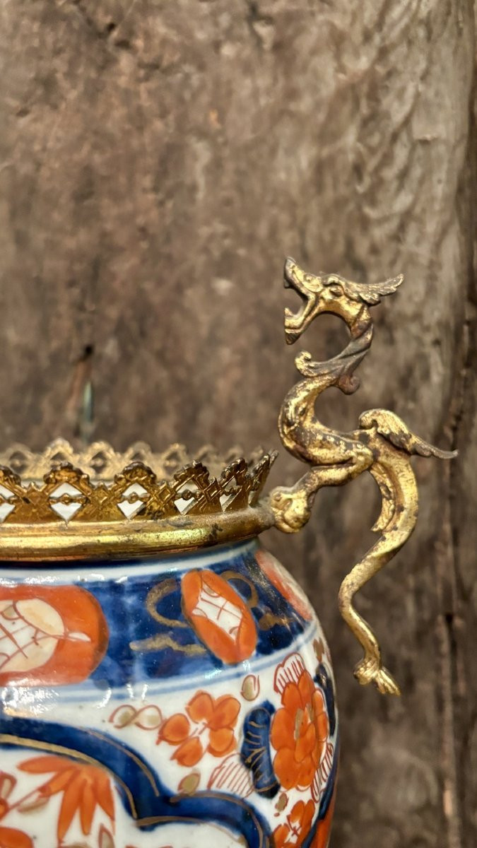 Vase japonais en porcelaine style Imari, monture bronze doré au dragon, XIXe siècle-photo-2