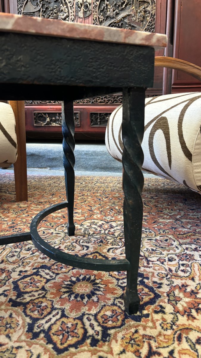 Table basse en fer forgé et plateau de marbre, XXe siècle-photo-3