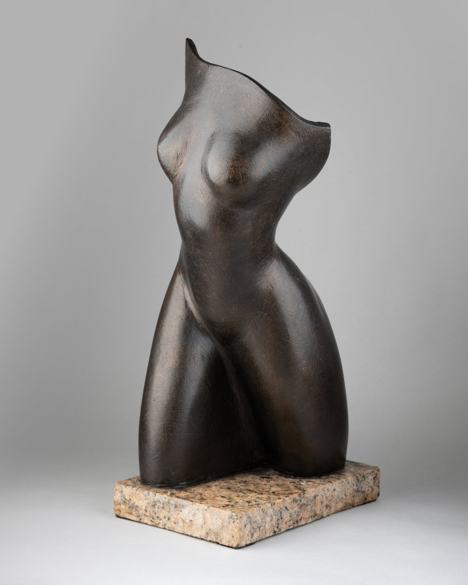 Sculpture en terre cuite à patine bronze, années 1940