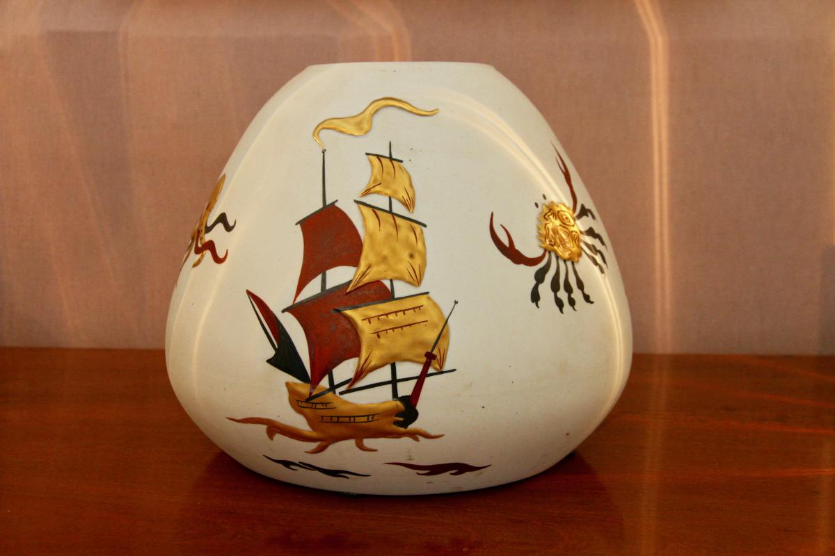 A Hand Painted And Numbered Vase, Twentieth Century-photo-3
