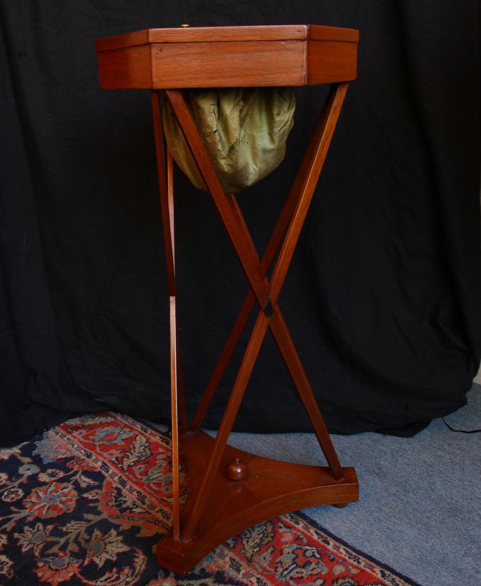 Silk And Lace Sewing Table, XIXth Century