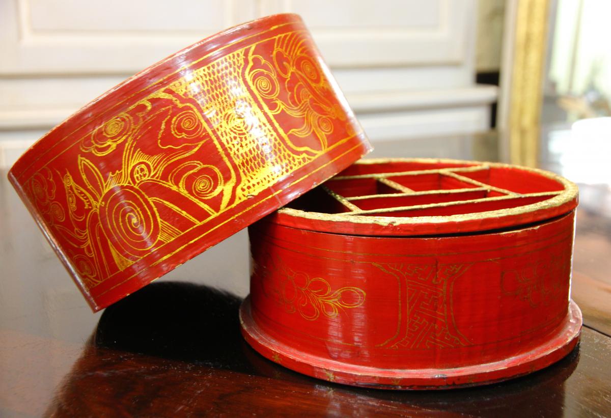 A Chinese Box In Red Lacquer Nineteenth Century-photo-3