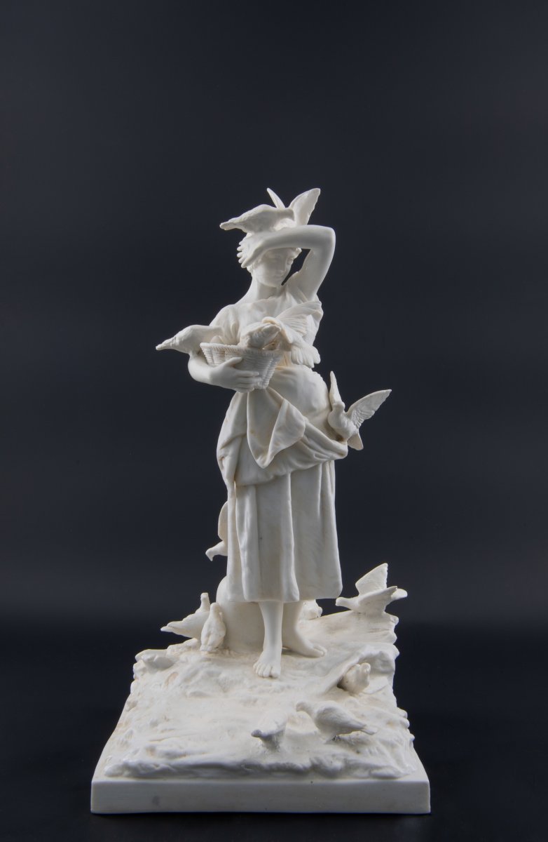 Biscuit "girl With Pigeons", 1902 - 1904