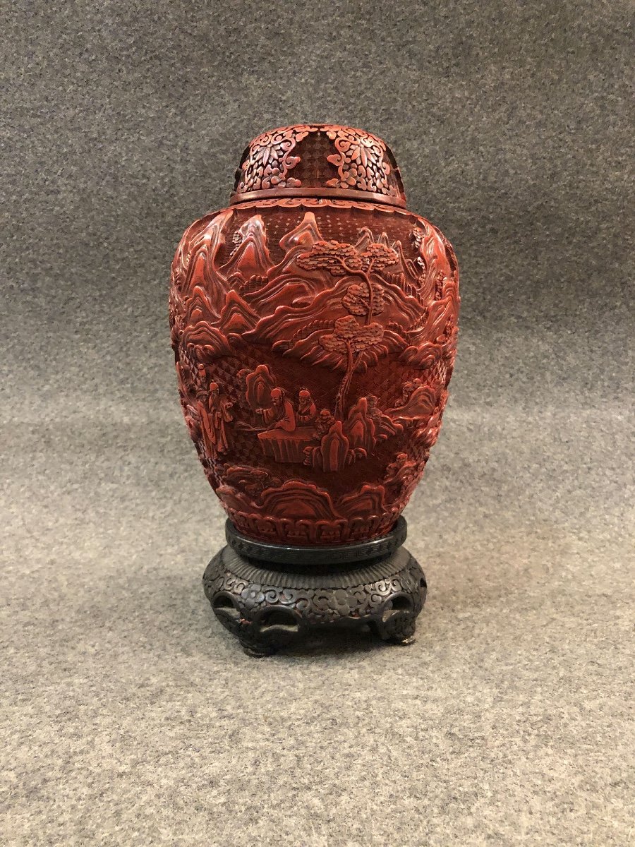 Vase En Laque De Cinabre. Chine, XIXe Siècle 