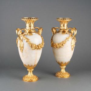 Pair Of Nicolo Onyx And Gilt Bronze Urns, Late 18th Century 