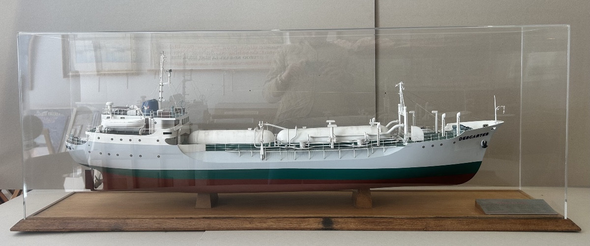 Maquette de chantier du méthanier Descartes de la compagnie Gazocean-photo-2