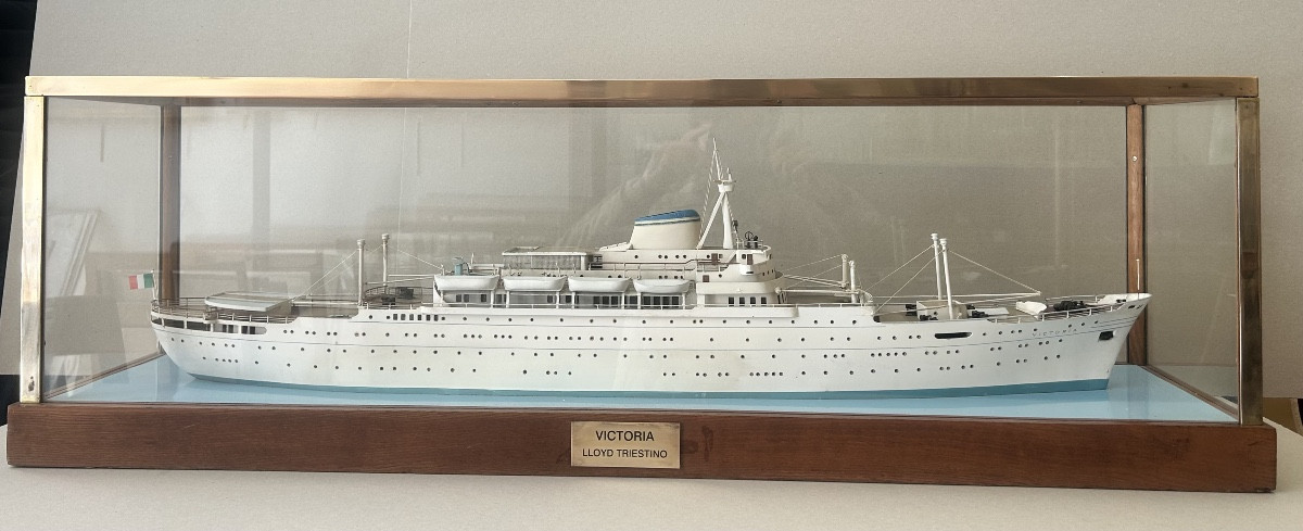 Maquette d’agence du paquebot Victoria de la LLoyd triestino
