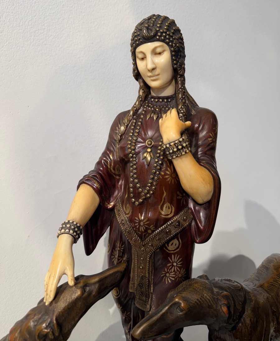 Louis Riché (1877-1949) Femme aux lévriers, chryséléphantine en bronze et ivoire -photo-2