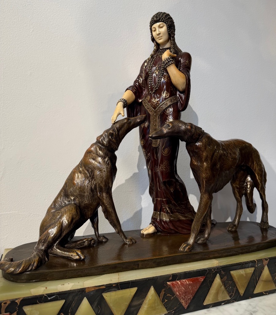 Louis Riché (1877-1949) Femme aux lévriers, chryséléphantine en bronze et ivoire -photo-3