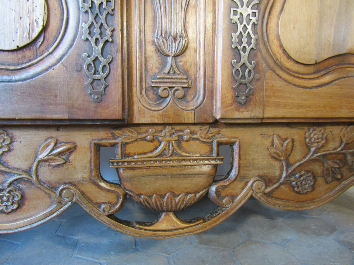 18th-century Provencal Sideboard-photo-2