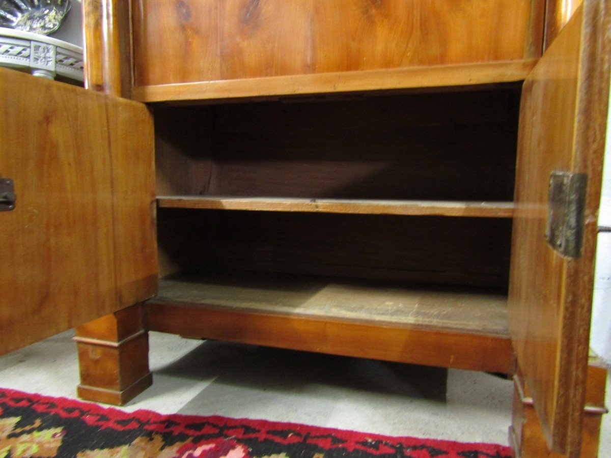 Secretary Empire-photo-1