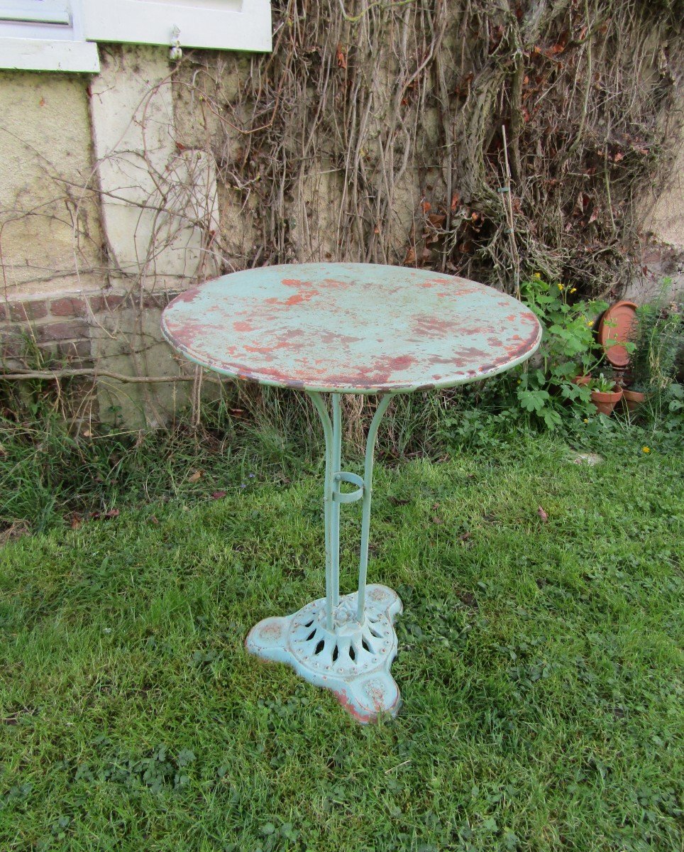 Garden Pedestal Table