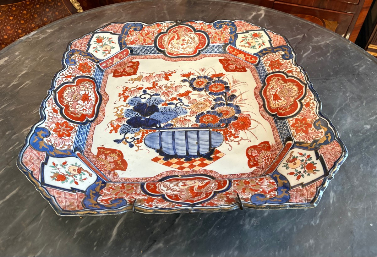 Imari Porcelain Dish, Japan, Meiji Period (1868-1912)