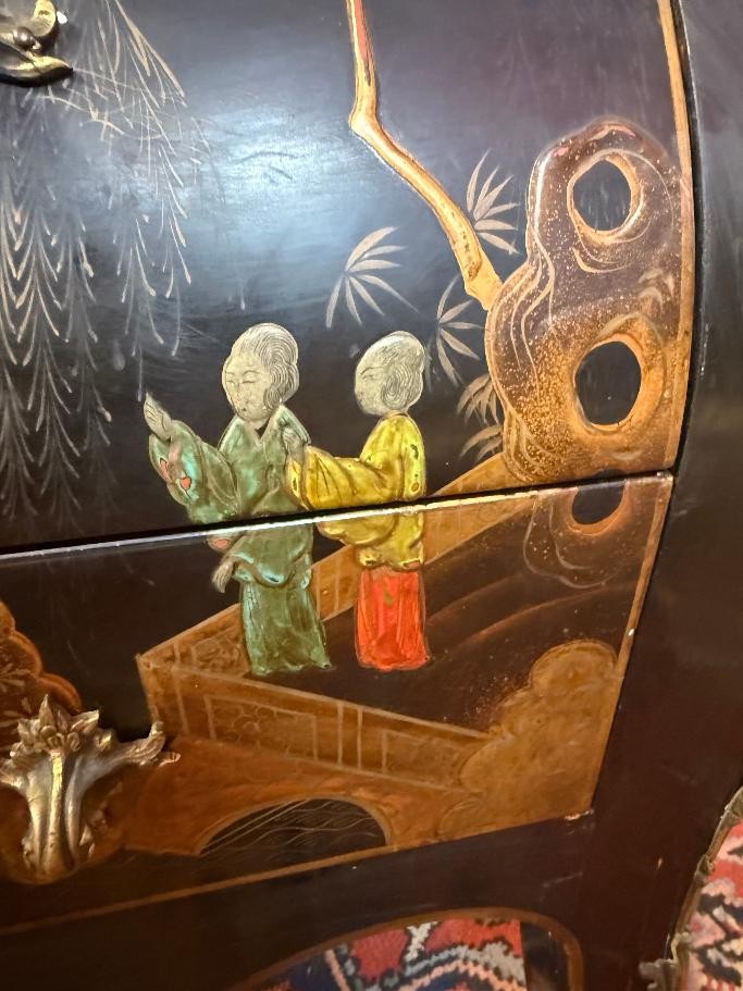 Louis XV Style Tomb-shaped Chest Of Drawers In Chinese Lacquer-photo-1
