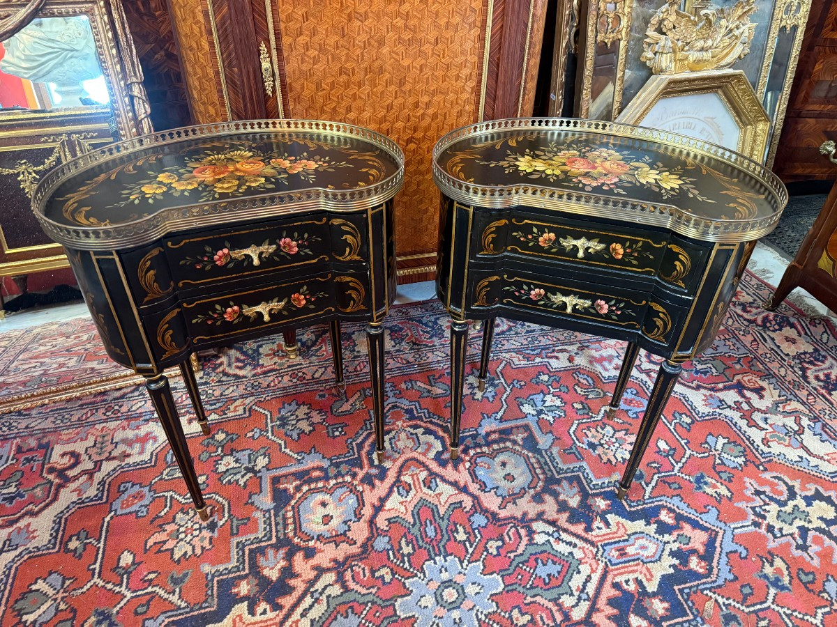 Pair Of Kidney-shaped Bedside Tables, Napoleon III Style