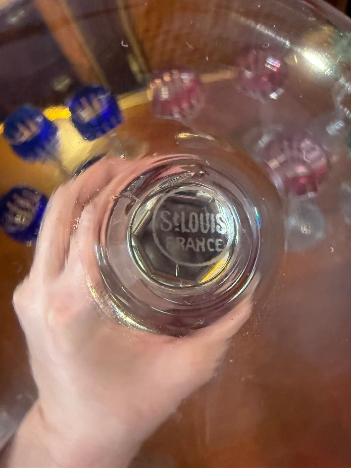 SERIE DE DOUZE VERRES A VIN DE LA CRISTALLERIE DE SAINT LOUIS-photo-1