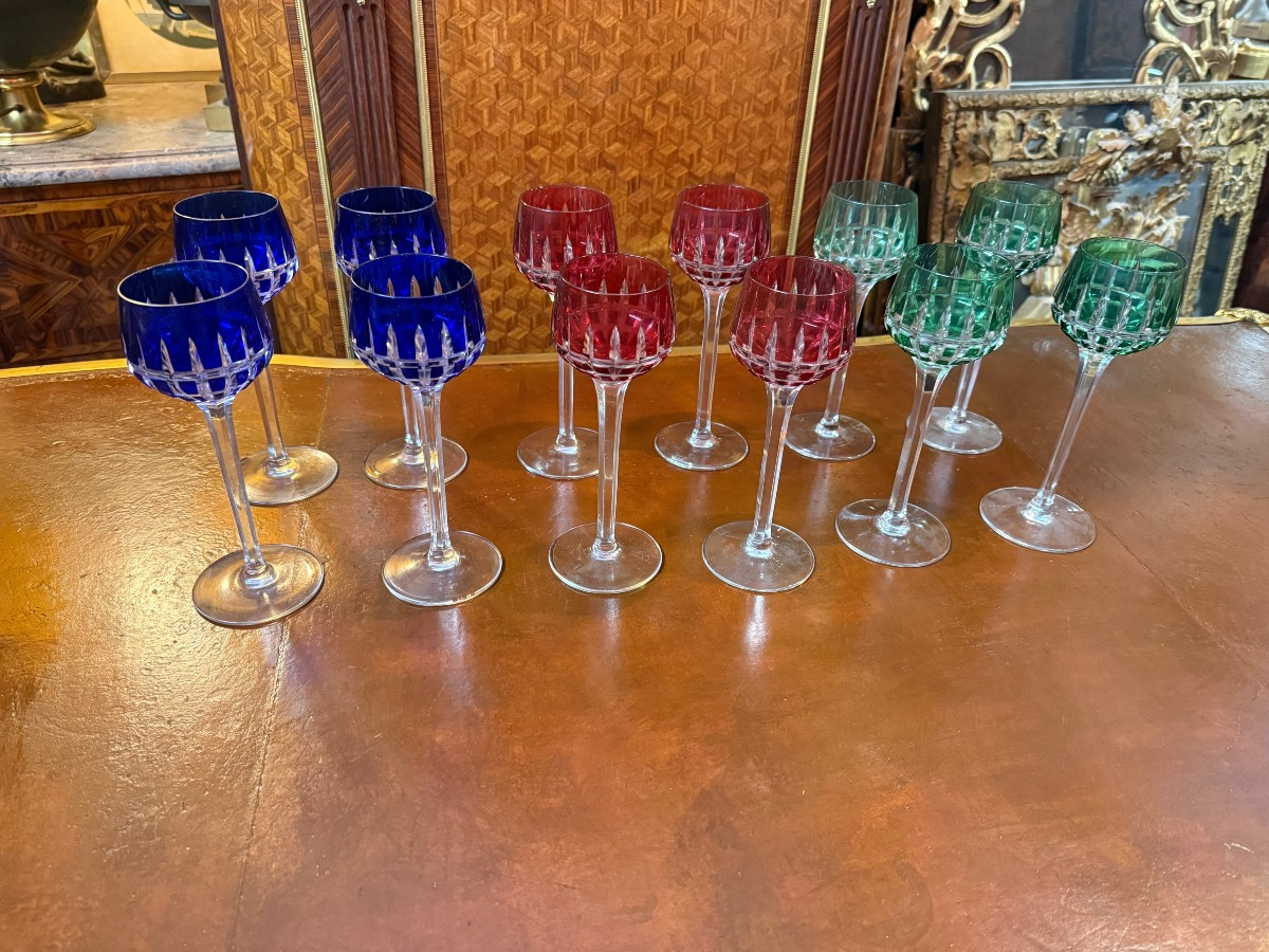 SERIE DE DOUZE VERRES A VIN DE LA CRISTALLERIE DE SAINT LOUIS