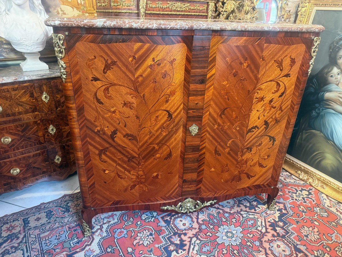 BUFFET A HAUTEUR D'APPUI DE STYLE LOUS XV