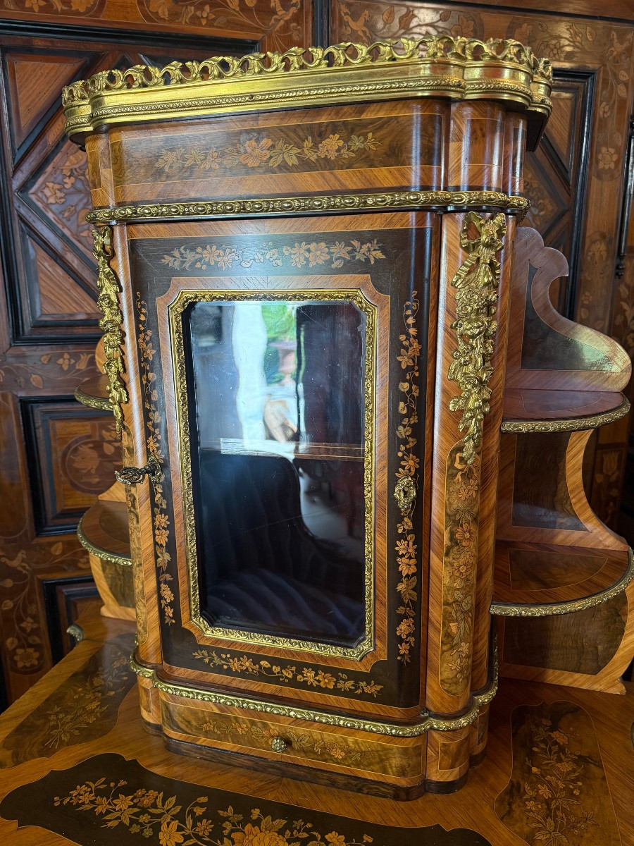  BUFFET A HAUTEUR D’APPUI FORMANT VITRINE EN MARQUETERIE DE STYLE LOUIS XV-photo-4