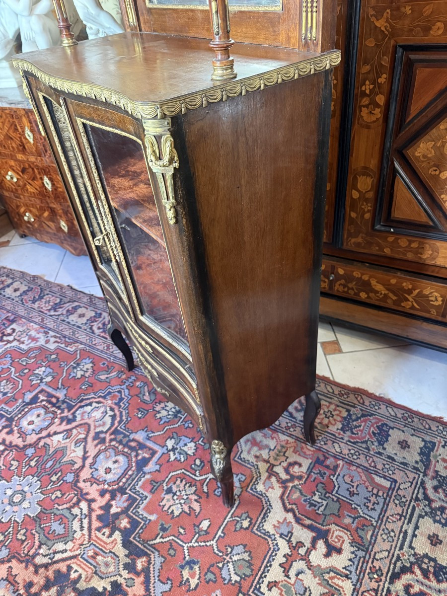 BUFFET FORMANT VITRINE AVEC ETAGERE de style Louis XVI en acajou,-photo-3