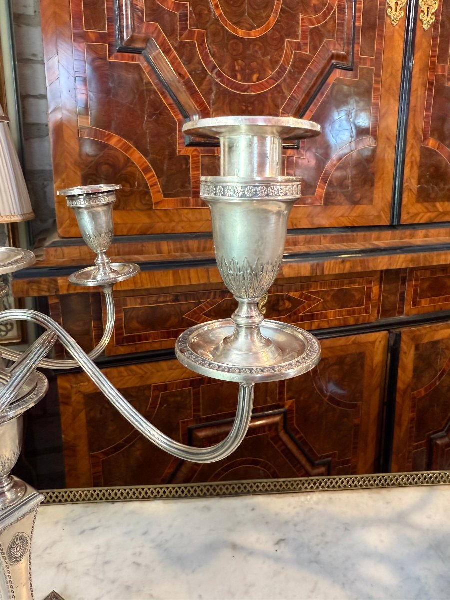 PAIRE DE CANDELABRES ANGLAIS EN METAL ARGENTE-photo-4