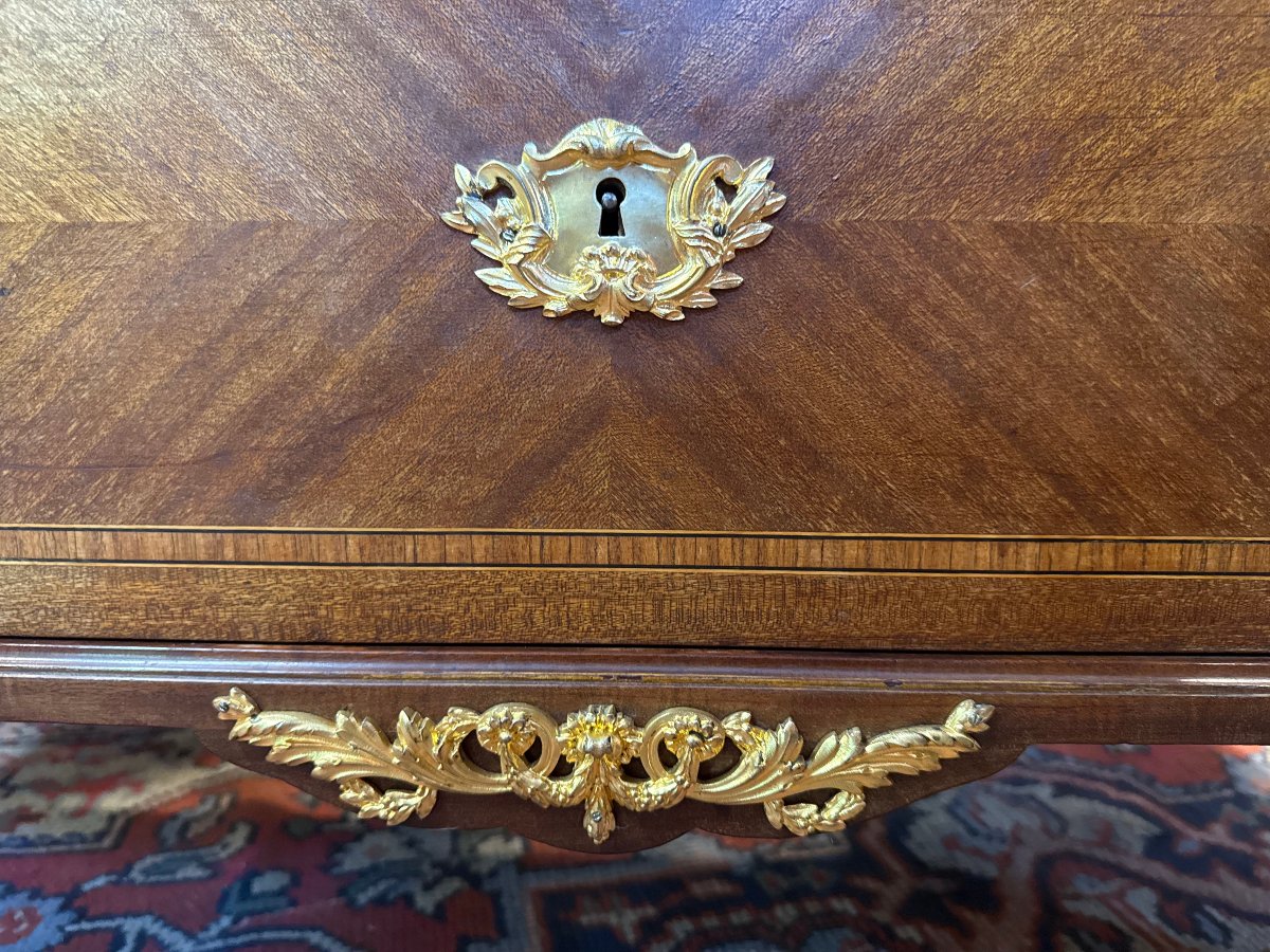 COMMODE A LEGER RESSAUT CENTRAL de style Louis XVI-photo-2